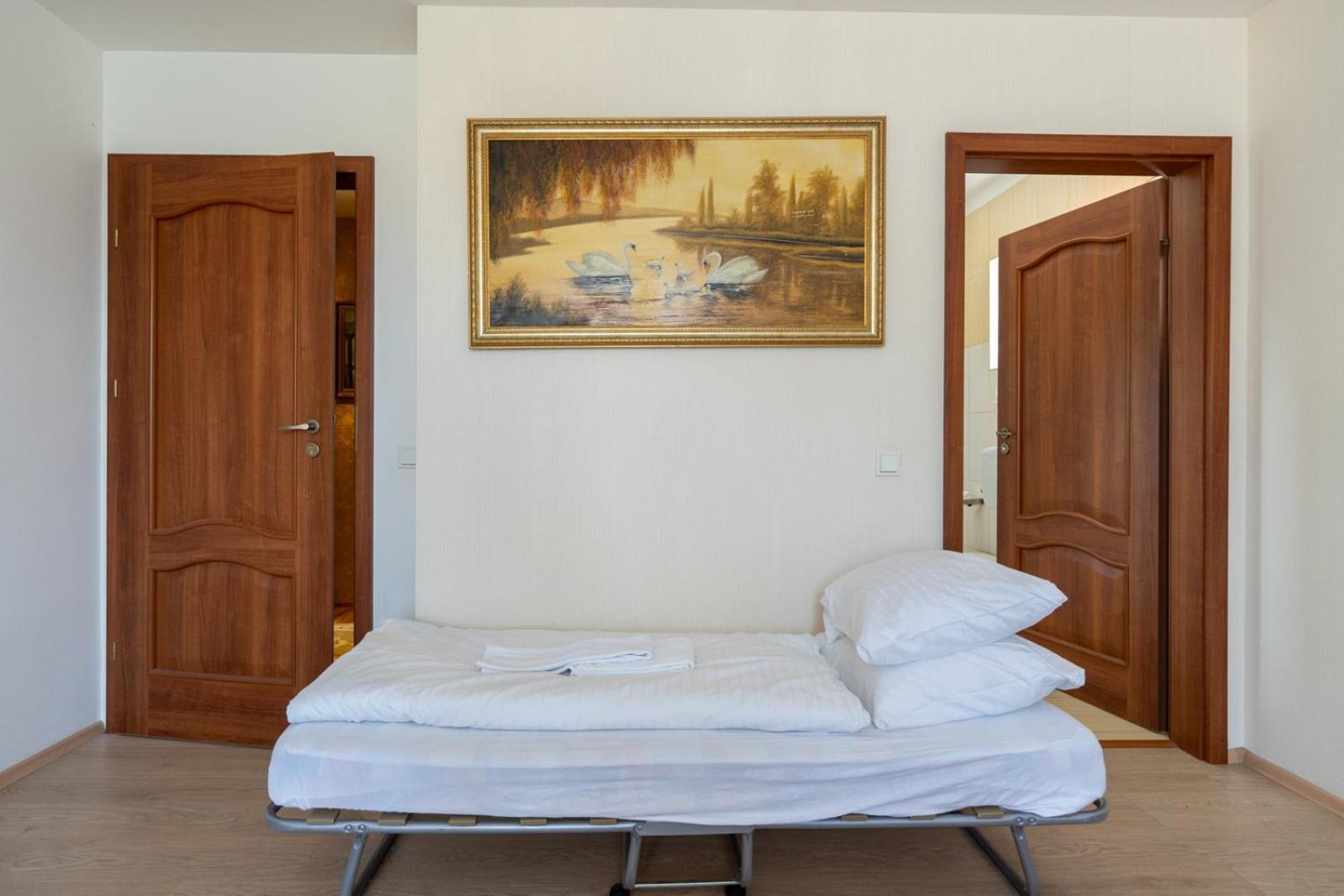 Farawayhomes Aparthotel Near Vienna Airport - Anytime Self Check-In Bruck an der Leitha Kültér fotó